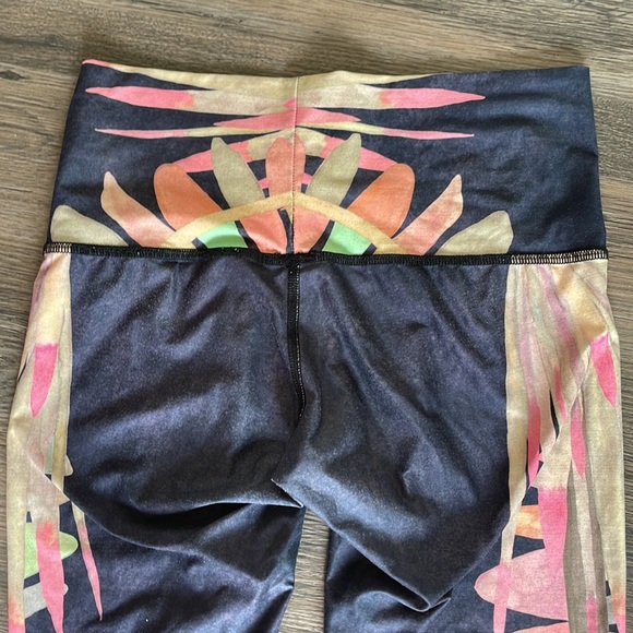 Teeki Leggings Size Small (S) - Picture 6 of 7